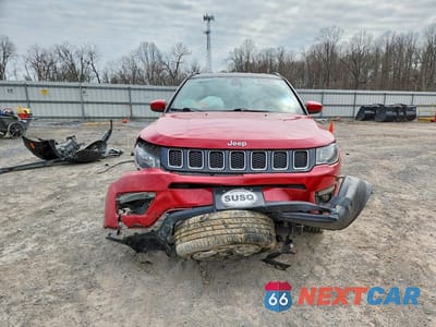 Piąte zdjęcie samochodu w środku: 2019 JEEP COMPASS LATITUDE VIN:3C4NJDBB1KT742390 - miniatura