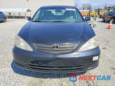 Piąte zdjęcie samochodu w środku: 2004 TOYOTA CAMRY LE VIN:4T1BE32KX4U359117 - miniatura