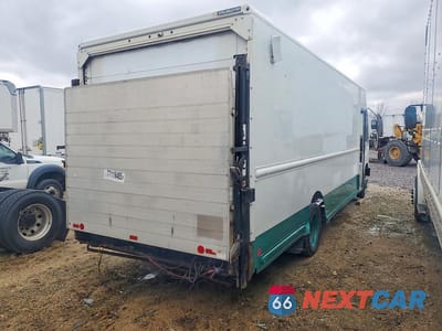 Trzecie zdjęcie samochodu z tyłu: 2017 FORD F59 DELIVERY TRUCK VIN:1F65F5KYXH0A00333 - miniatura