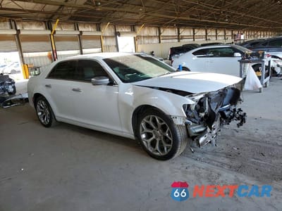 Czwarte zdjęcie samochodu z boku: 2016 CHRYSLER 300C PLATINUM VIN:2C3CCAPG2GH343609 - miniatura