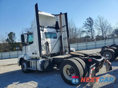 Trzecie zdjęcie samochodu z tyłu: 2017 VOLVO VNL SEMI TRUCK VIN:4V4N39TG7HN988035 - miniatura