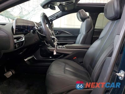 Zdjęcie 7 z 13 samochodu: 2024 CADILLAC LYRIQ LUXURY VIN:1GYKPRRL6RZ127845 - miniatura