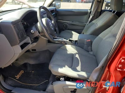 Zdjęcie 7 z 12 samochodu: 2006 JEEP COMMANDER VIN:1J8HG48K36C219711 - miniatura