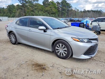Czwarte zdjęcie samochodu z boku: 2018 TOYOTA CAMRY L VIN:4T1B11HK7JU536208 - miniatura