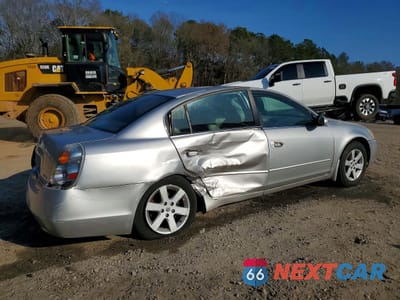 Trzecie zdjęcie samochodu z tyłu: 2002 NISSAN ALTIMA 2.5 VIN:1N4AL11D92C124259 - miniatura