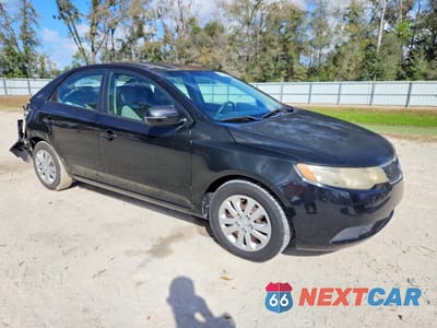 Czwarte zdjęcie samochodu z boku: 2012 KIA FORTE EX VIN:KNAFU4A29C5535046 - miniatura