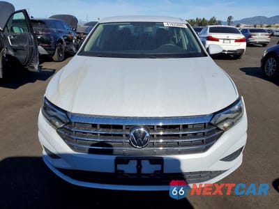 Piąte zdjęcie samochodu w środku: 2019 VOLKSWAGEN JETTA S VIN:3VWC57BU1KM088738 - miniatura