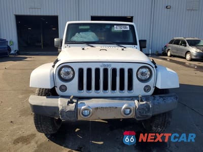 Piąte zdjęcie samochodu w środku: 2017 JEEP WRANGLER UNLIMITED SAHARA VIN:1C4BJWEG6HL629948 - miniatura