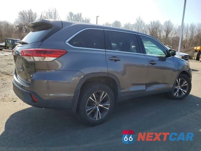 Trzecie zdjęcie samochodu z tyłu: 2017 TOYOTA HIGHLANDER LE VIN:5TDBZRFH3HS427097 - miniatura