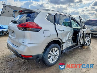 Trzecie zdjęcie samochodu z tyłu: 2018 NISSAN ROGUE S VIN:5N1AT2MVXJC850744 - miniatura