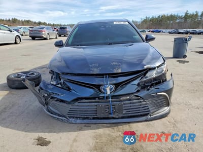 Piąte zdjęcie samochodu w środku: 2021 TOYOTA CAMRY HYBRID LE VIN:4T1C31AK9MU030439 - miniatura