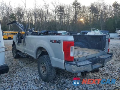 Drugie zdjęcie samochodu z przodu: 2019 FORD F350 SUPER DUTY VIN:1FTRF3B60KEG28865 - miniatura