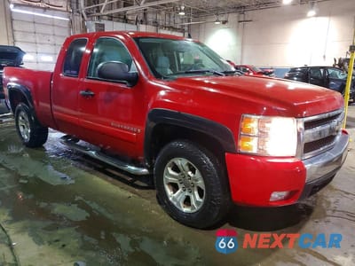 Czwarte zdjęcie samochodu z boku: 2008 CHEVROLET SILVERADO K1500 VIN:2GCEK190181215721 - miniatura