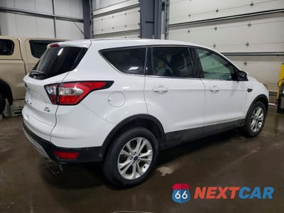Trzecie zdjęcie samochodu z tyłu: 2017 FORD ESCAPE SE VIN:1FMCU9GD0HUB81096 - miniatura