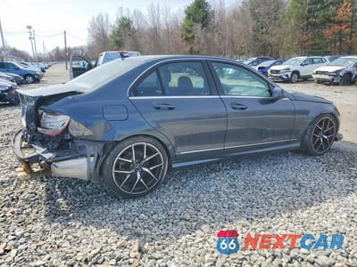 Trzecie zdjęcie samochodu z tyłu: 2011 MERCEDES-BENZ C 300 4MATIC VIN:WDDGF8BB5BR167680 - miniatura