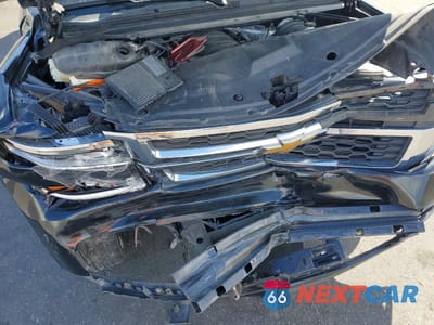 Zdjęcie 11 z 13 samochodu: 2018 CHEVROLET SUBURBAN C1500 LT VIN:1GNSCHKC4JR166144 - miniatura