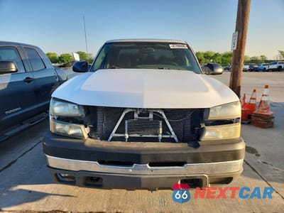 Piąte zdjęcie samochodu w środku: 2005 CHEVROLET SILVERADO K2500 HEAVY DUTY VIN:1GCHK292X5E132190 - miniatura