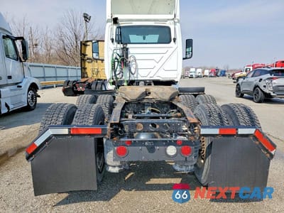 Zdjęcie 6 z 10 samochodu: 2019 INTERNATIONAL LT625 SEMI TRUCK VIN:3HSDZTZR1KN136276 - miniatura