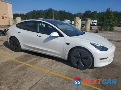 Czwarte zdjęcie samochodu z boku: 2022 TESLA MODEL 3 VIN:5YJ3E1EB7NF187499 - miniatura
