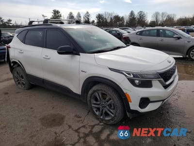 Czwarte zdjęcie samochodu z boku: 2021 KIA SELTOS S VIN:KNDEUCAAXM7156580 - miniatura