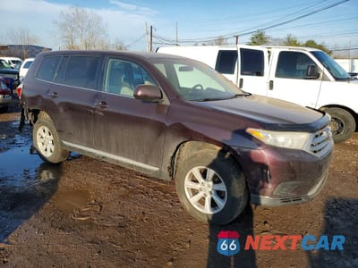 Czwarte zdjęcie samochodu z boku: 2013 TOYOTA HIGHLANDER BASE VIN:5TDZK3EH8DS126174 - miniatura