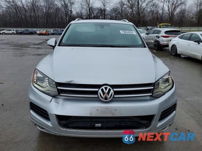 Piąte zdjęcie samochodu w środku: 2014 VOLKSWAGEN TOUAREG V6 VIN:WVGEF9BP2ED015260 - miniatura