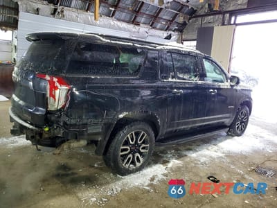 Trzecie zdjęcie samochodu z tyłu: 2022 GMC YUKON XL K1500 AT4 VIN:1GKS2HKD5NR129781 - miniatura
