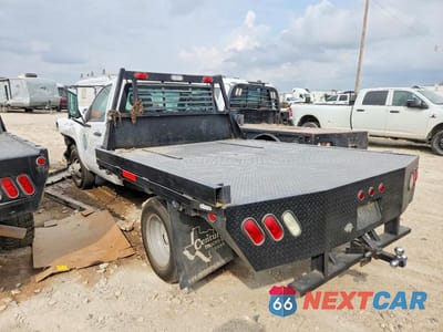 Trzecie zdjęcie samochodu z tyłu: 2008 CHEVROLET SILVERADO FLATBED TRUCK VIN:1GBJC34K58E204899 - miniatura