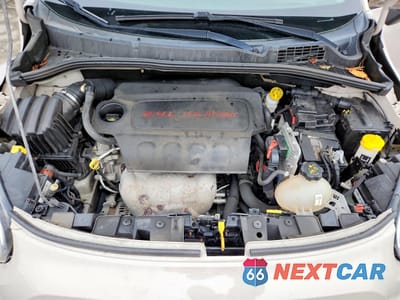 Zdjęcie 11 z 13 samochodu: 2016 FIAT 500X VIN:ZFBCFYCT3GP370668 - miniatura