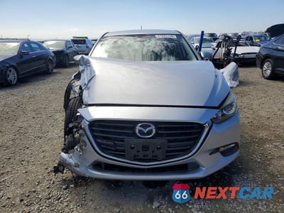Piąte zdjęcie samochodu w środku: 2018 MAZDA 3 SPORT VIN:3MZBN1K77JM208818 - miniatura