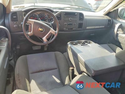 Zdjęcie 8 z 13 samochodu: 2011 CHEVROLET SILVERADO K1500 LT VIN:1GCRKSE31BZ138970 - miniatura