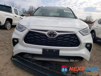 Piąte zdjęcie samochodu w środku: 2022 TOYOTA HIGHLANDER XLE VIN:5TDGZRBH5NS206267 - miniatura