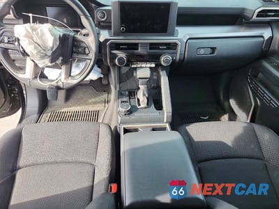 Zdjęcie 8 z 12 samochodu: 2025 TOYOTA 4RUNNER SR5 VIN:JTEVA5BR8S5026648 - miniatura