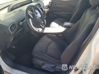 Zdjęcie 7 z 11 samochodu: 2016 TOYOTA PRIUS THREE VIN:JTDKARFU0G3026157 - miniatura