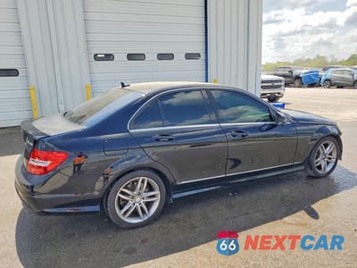 Trzecie zdjęcie samochodu z tyłu: 2012 MERCEDES-BENZ C 300 4MATIC VIN:WDDGF8BBXCA690550 - miniatura