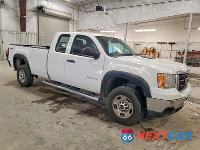 Czwarte zdjęcie samochodu z boku: 2013 GMC SIERRA K2500 HEAVY DUTY VIN:1GT22ZCG1DZ126823 - miniatura