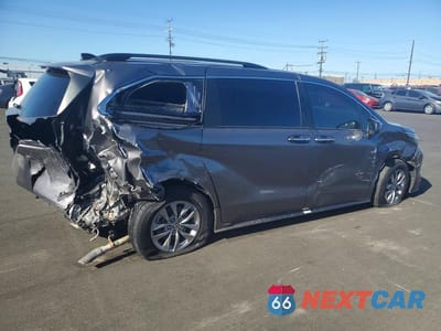 Trzecie zdjęcie samochodu z tyłu: 2022 TOYOTA SIENNA XLE 8-PASSENGER VIN:5TDJRKEC3NS116239 - miniatura