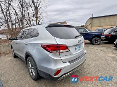 Trzecie zdjęcie samochodu z tyłu: 2017 HYUNDAI SANTA FE SE VIN:KM8SNDHF0HU230678 - miniatura