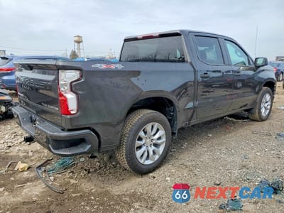 Trzecie zdjęcie samochodu z tyłu: 2021 CHEVROLET SILVERADO K1500 CUSTOM VIN:3GCPYBEK6MG421736 - miniatura