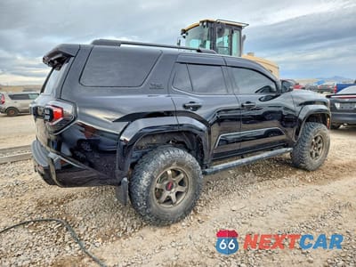 Trzecie zdjęcie samochodu z tyłu: 2025 TOYOTA 4RUNNER TRD SPORT VIN:JTEVA5BR1S5019105 - miniatura