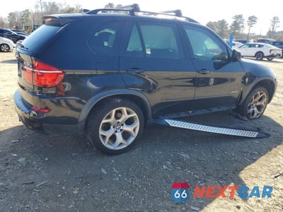 Trzecie zdjęcie samochodu z tyłu: 2013 BMW X5 XDRIVE35I VIN:5UXZV4C57D0E11572 - miniatura