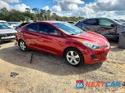 Czwarte zdjęcie samochodu z boku: 2013 HYUNDAI ELANTRA GLS VIN:5NPDH4AE6DH407843 - miniatura