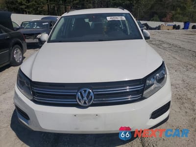 Piąte zdjęcie samochodu w środku: 2017 VOLKSWAGEN TIGUAN S VIN:WVGAV7AX7HK017674 - miniatura