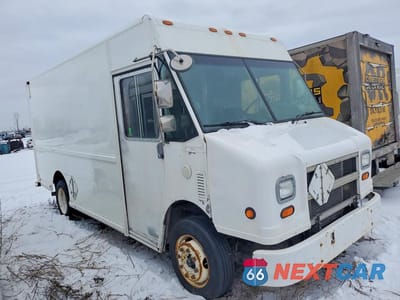 Czwarte zdjęcie samochodu z boku: 2005 FREIGHTLINER CHASSIS M LINE WALK-IN VAN VIN:4UZAANBW65CU21349 - miniatura