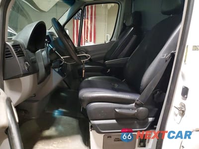 Zdjęcie 7 z 12 samochodu: 2015 MERCEDES BENZ SPRINTER 2500 REFRIGERATED DELIVERY VAN VIN:WD3PE8CC4F5960447 - miniatura