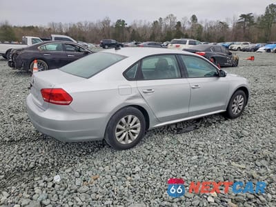 Trzecie zdjęcie samochodu z tyłu: 2014 VOLKSWAGEN PASSAT S VIN:1VWAT7A32EC070700 - miniatura