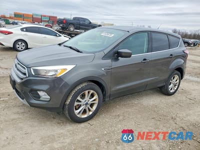 2017 FORD ESCAPE SE 1FMCU9GD4HUD43697 - główne zdjęcie licytacji z USA - miniatura