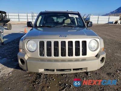 Piąte zdjęcie samochodu w środku: 2010 JEEP PATRIOT SPORT VIN:1J4NF2GB0AD500848 - miniatura