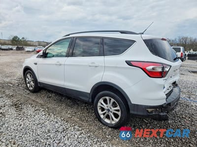 Drugie zdjęcie samochodu z przodu: 2017 FORD ESCAPE SE VIN:1FMCU9GD6HUC03943 - miniatura