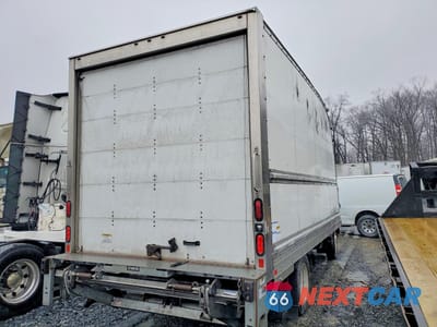 Trzecie zdjęcie samochodu z tyłu: 2024 ISUZU NPR HD BOX TRUCK VIN:54DC4W1D9RS212785 - miniatura